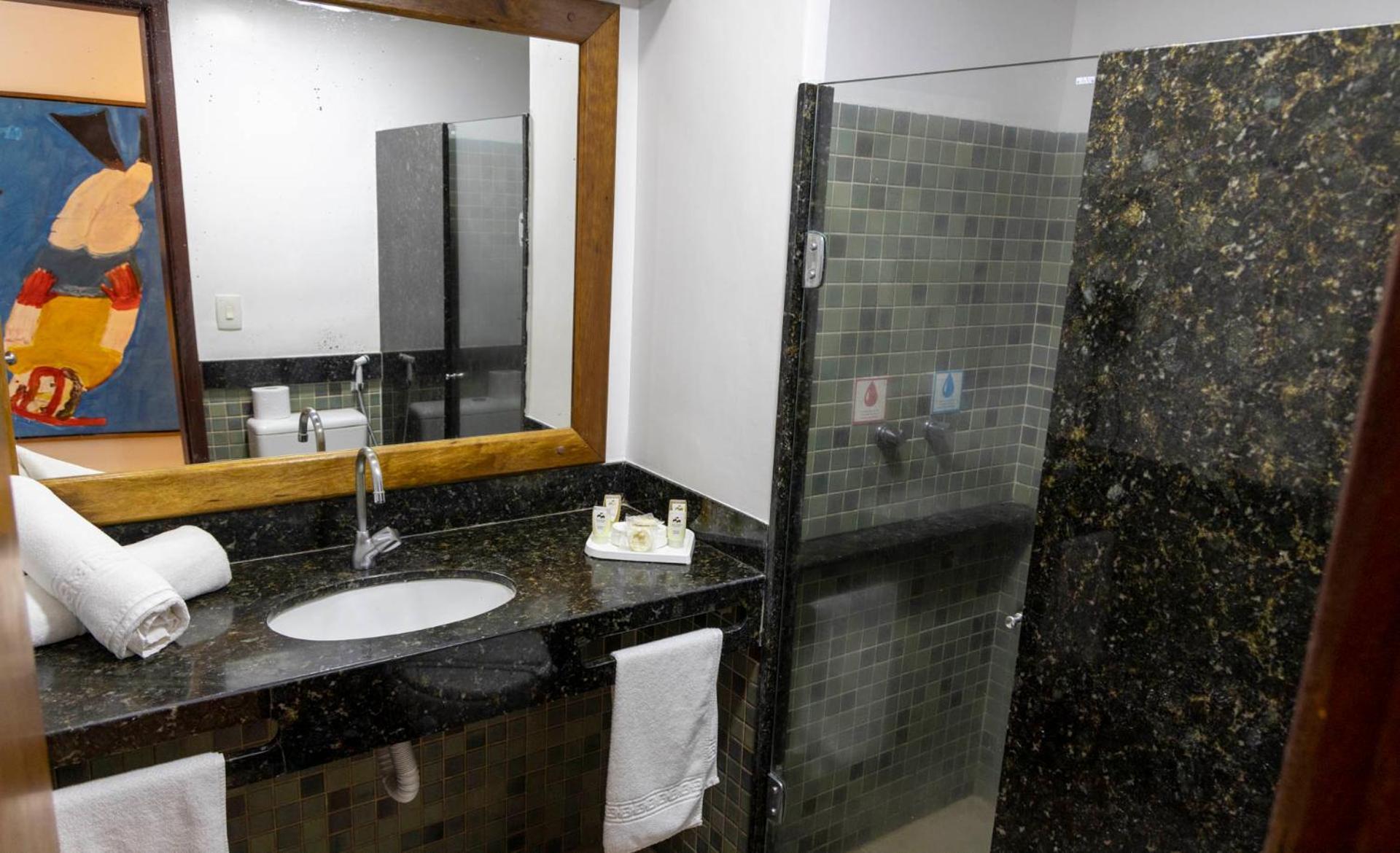 Quarto Triplo com Vista para a Piscina